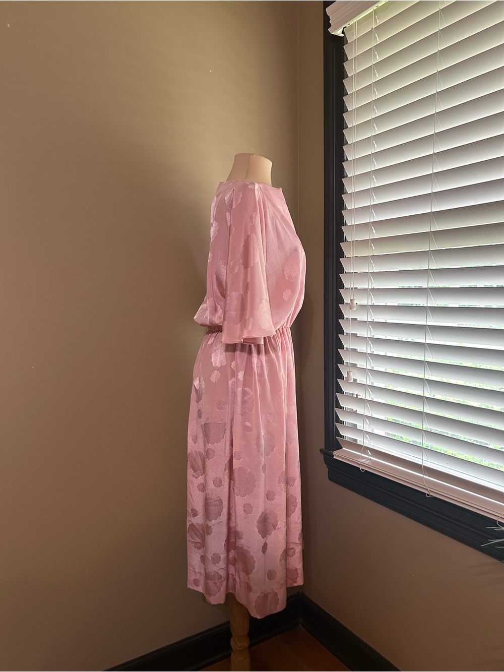 Satin Jacquard Pink Midi Dress with Elastic Waist - Picture 4 of 7